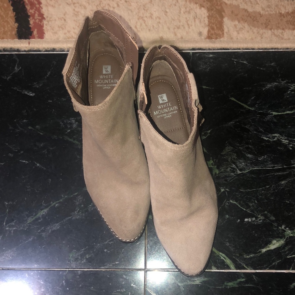 Short beige boots
